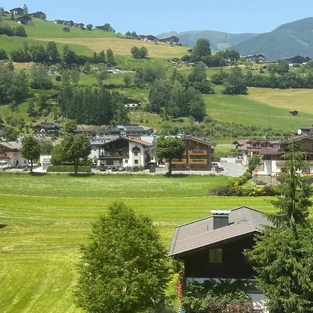 Апартаменти Alpine Escape With Maiskogel View *